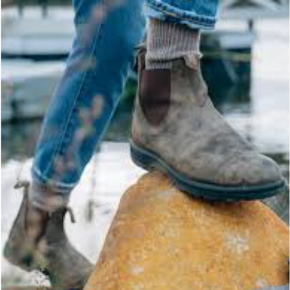 Blundstone Chelsea Boot, size 8 us, size 5.5 NZ